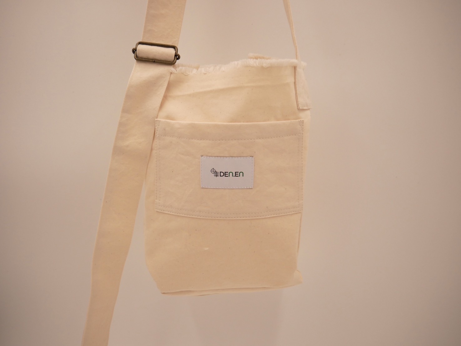 ニュースペーパーバッグ(S) WHT – DEN.EN